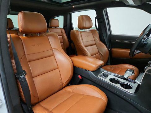 Used 2016 Jeep Grand Cherokee SRT image 28