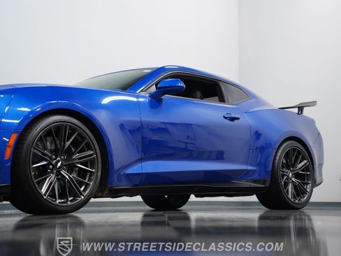 Used 2018 Chevrolet Camaro ZL1 RWD image 22