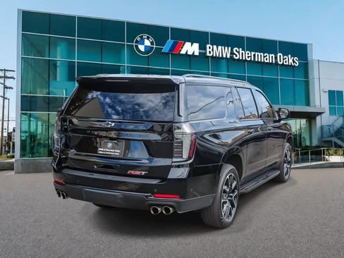 Used 2025 Chevrolet Suburban RST w/ Comfort Package RWD image 4
