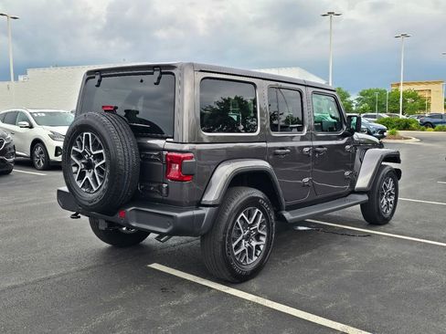 Used 2026 Jeep Wrangler Unlimited Sahara AWD/4WD image 8