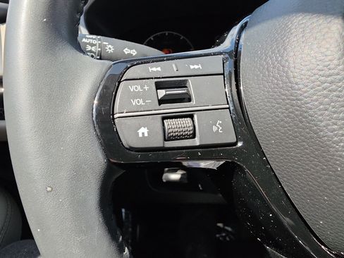Certified 2024 Honda HR-V EX-L image 17