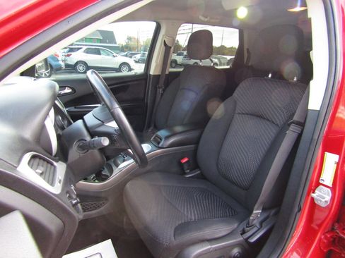 Used 2019 Dodge Journey SE w/ Premium Group image 18