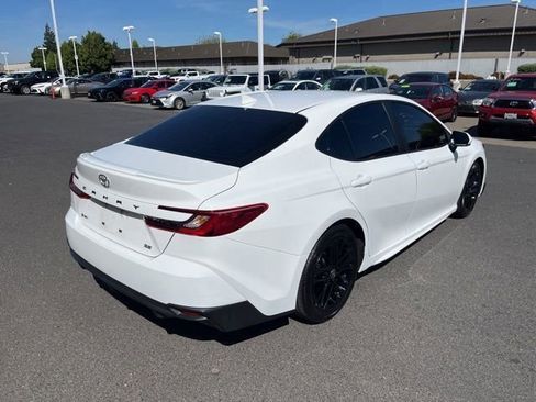 Used 2025 Toyota Camry SE image 5