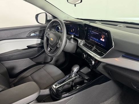 Used 2025 Chevrolet Trax LT FWD image 32