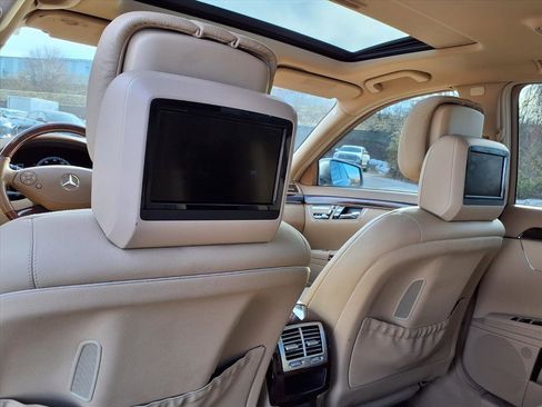 Used 2011 Mercedes-Benz S 550 4MATIC image 28