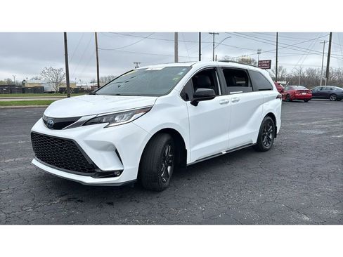 Certified 2024 Toyota Sienna XSE w/ XSE Plus Package AWD/4WD image 3
