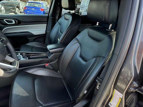 Used 2024 Jeep Compass Limited image 17