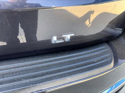 Used 2023 Chevrolet Suburban LT image 10