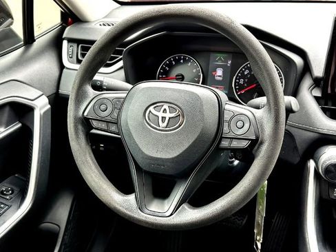 Used 2022 Toyota RAV4 LE FWD image 24