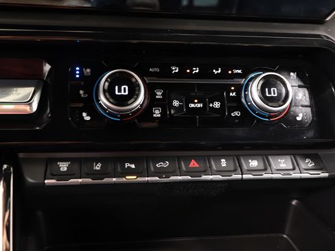 Used 2024 GMC Sierra 2500 AT4X AWD/4WD image 10