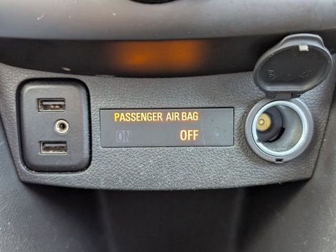 Used 2022 Chevrolet Trax LT w/ LT Convenience Package image 25