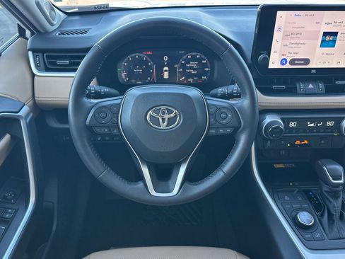 Used 2023 Toyota RAV4 Limited image 14