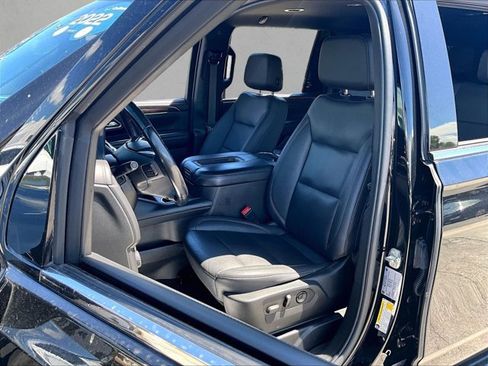 Used 2022 Chevrolet Suburban LT RWD image 26