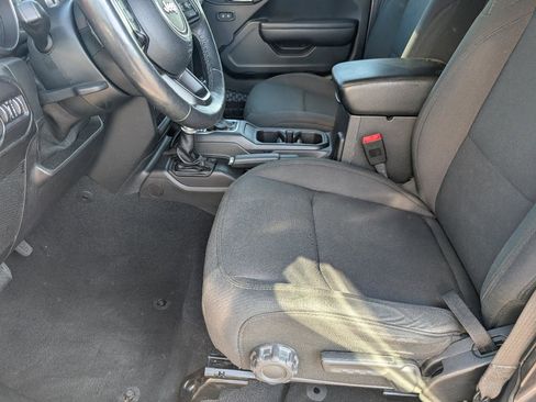Used 2018 Jeep Wrangler Unlimited Sport S image 8
