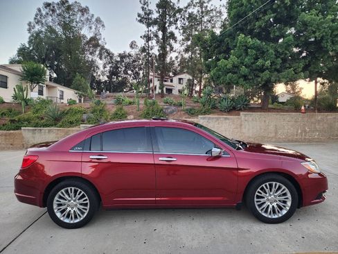 Used 2011 Chrysler 200 Limited image 8
