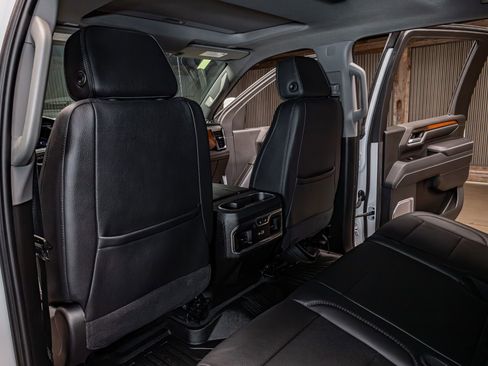 Used 2025 GMC Sierra 3500 Denali w/ Denali Reserve Package image 25