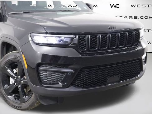 Used 2025 Jeep Grand Cherokee Altitude AWD/4WD image 48