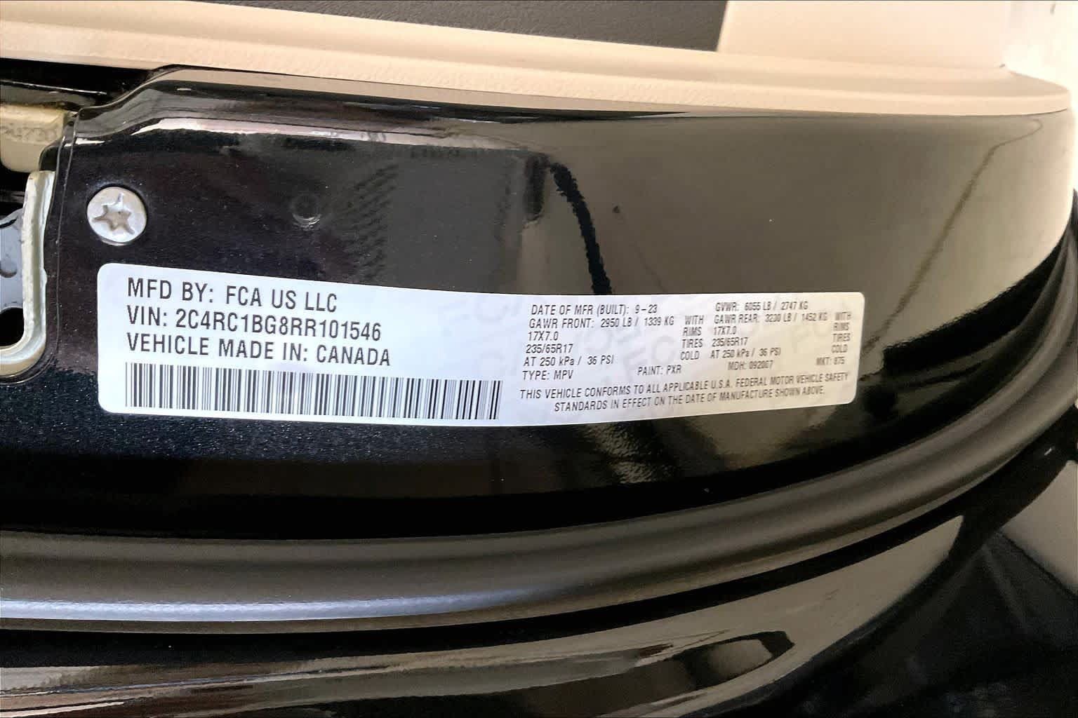 Used 2024 Chrysler Pacifica Touring-L FWD image 31