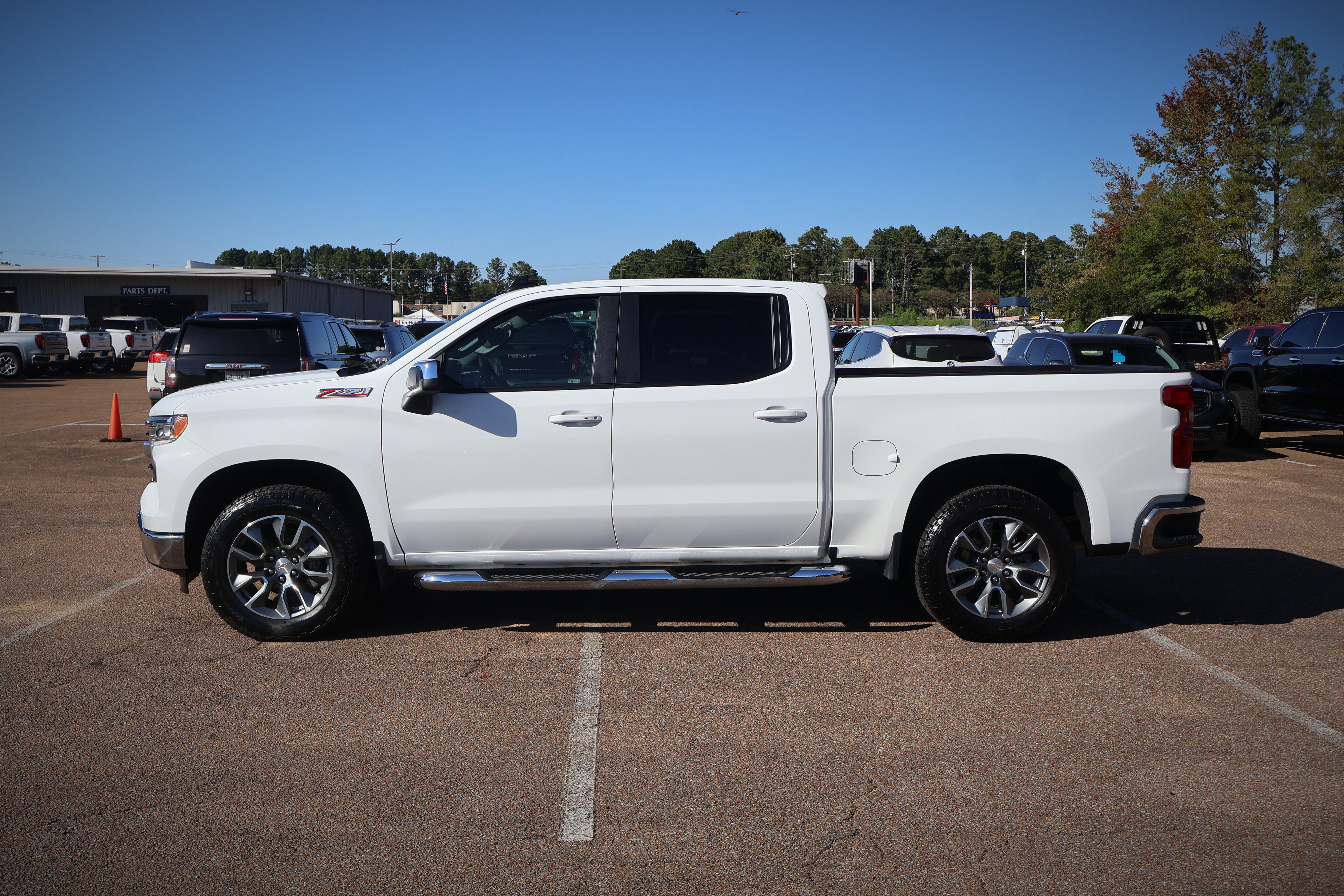 Used 2026 Chevrolet Silverado 1500 LT AWD/4WD image 4