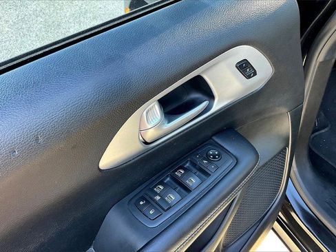 Used 2018 Chrysler Pacifica Limited w/ S Appearance Package image 39