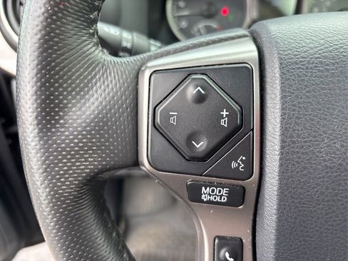 Used 2017 Toyota Tacoma Limited image 38