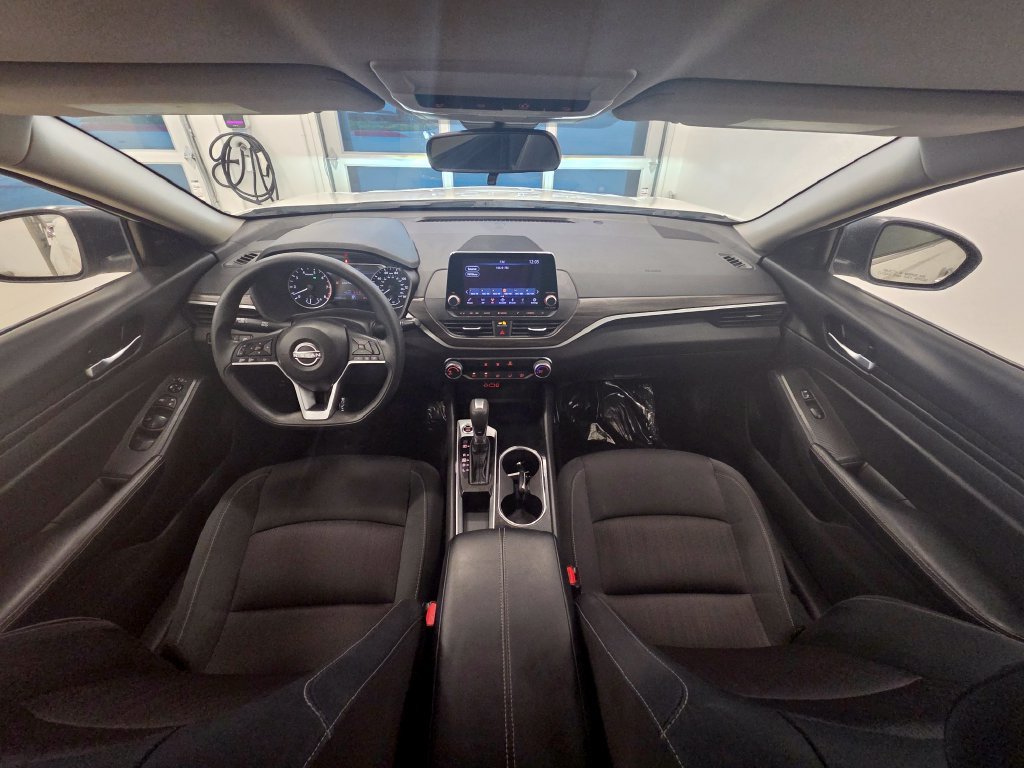 Used 2024 Nissan Altima 2.5 SV FWD image 22