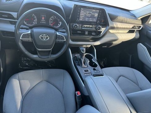 Used 2022 Toyota Highlander LE image 10