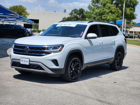 Used 2023 Volkswagen Atlas SE w/ Panoramic Sunroof Package AWD/4WD image 2