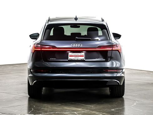 Used 2022 Audi e-tron Premium w/ Convenience Plus Package image 5