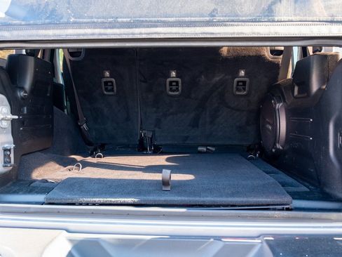 Used 2018 Jeep Wrangler Unlimited Sahara image 33