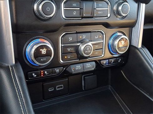 Used 2021 GMC Yukon SLT w/ SLT Luxury Plus Package image 17