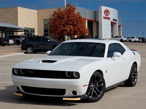Used 2023 Dodge Challenger R/T Scat Pack w/ Plus Package image 2