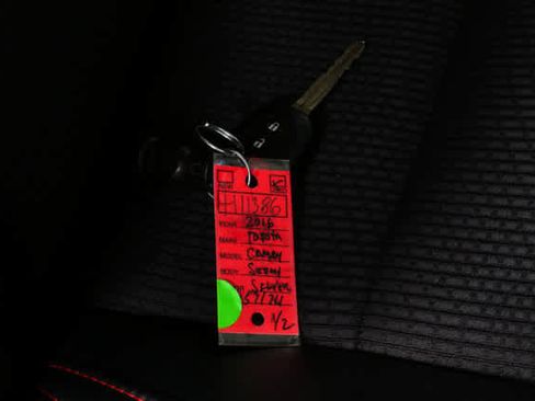 Used 2016 Toyota Camry SE image 33