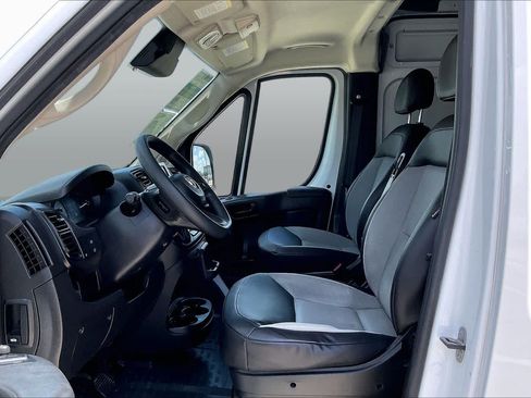 Used 2025 RAM ProMaster 2500 w/ Convenience Group FWD image 8