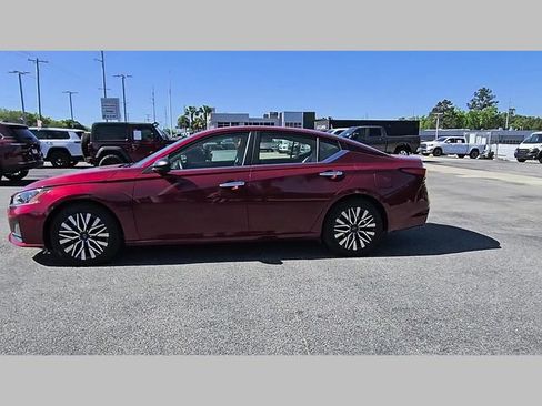 Used 2025 Nissan Altima 2.5 SV FWD image 28