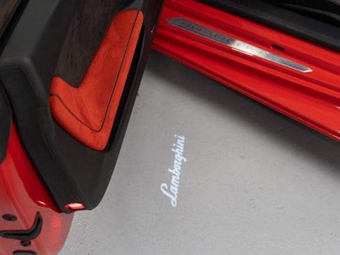 Used 2020 Lamborghini Huracan EVO AWD/4WD image 14