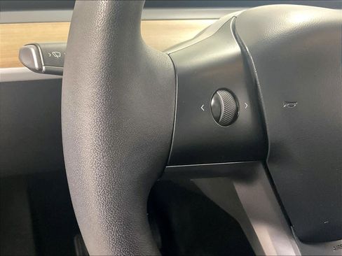 Used 2023 Tesla Model Y Long Range image 23