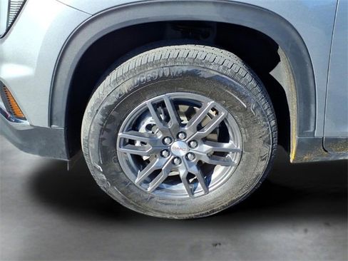 Used 2025 GMC Acadia Elevation image 11