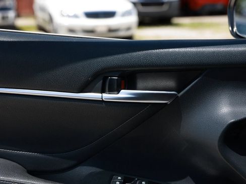 Used 2018 Toyota Camry XSE FWD image 44
