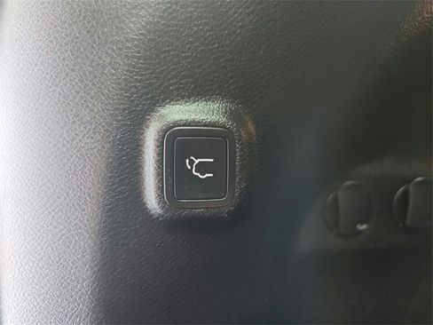 Used 2020 Jeep Cherokee Limited image 27