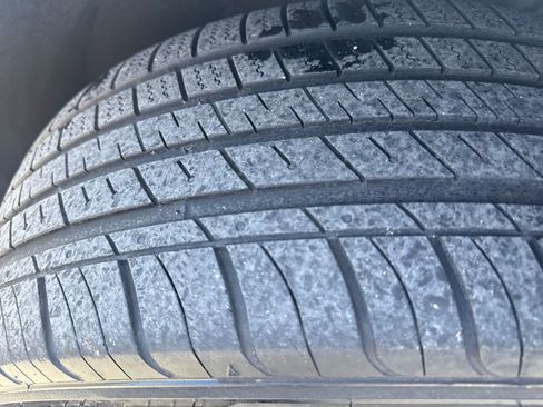 Used 2018 Chrysler Pacifica Touring Plus w/ Tire & Wheel Group FWD image 31