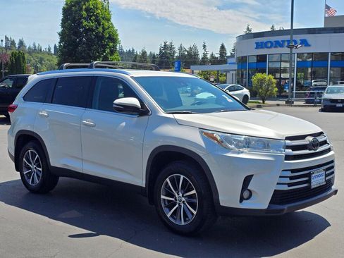 Used 2019 Toyota Highlander XLE AWD/4WD image 10