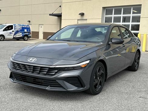 New 2026 Hyundai Elantra SEL Sport Premium FWD image 3