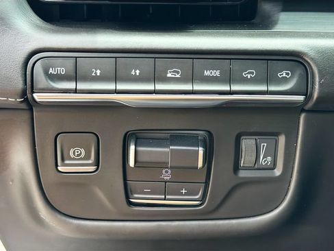 Used 2023 Cadillac Escalade ESV Sport Platinum AWD/4WD image 36