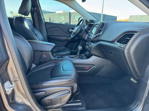 Used 2021 Jeep Cherokee Trailhawk w/ Technology Group image 19