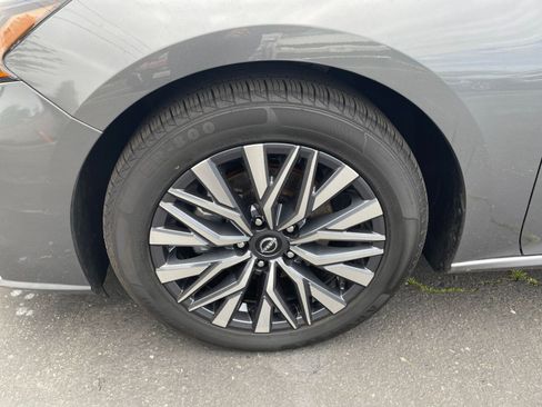 Used 2025 Nissan Altima 2.5 SV image 30