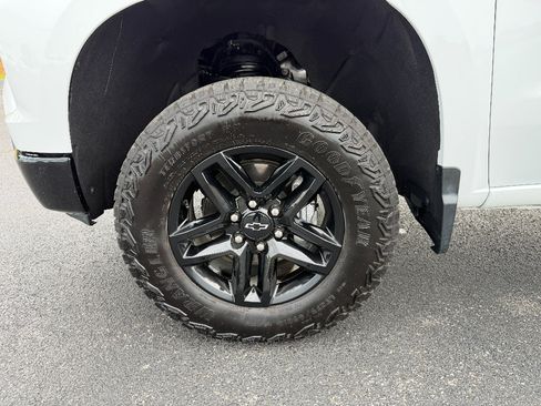 Used 2025 Chevrolet Silverado 1500 Custom Trail Boss AWD/4WD image 10