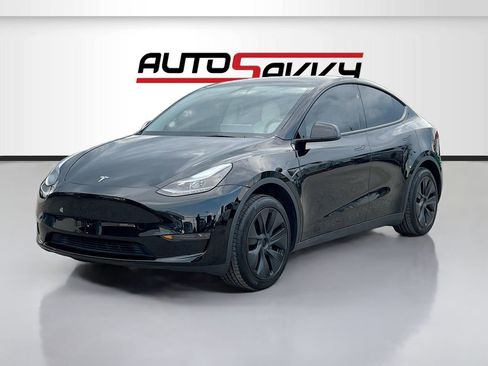 Used 2025 Tesla Model Y Long Range RWD image 3