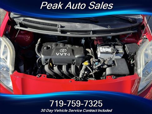 Used 2010 Toyota Yaris 4-Door Hatchback image 10