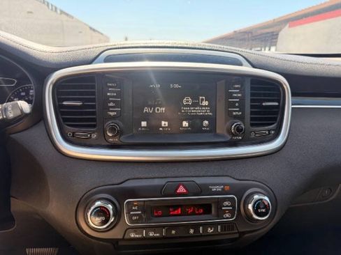 Used 2019 Kia Sorento AWD V6 image 11